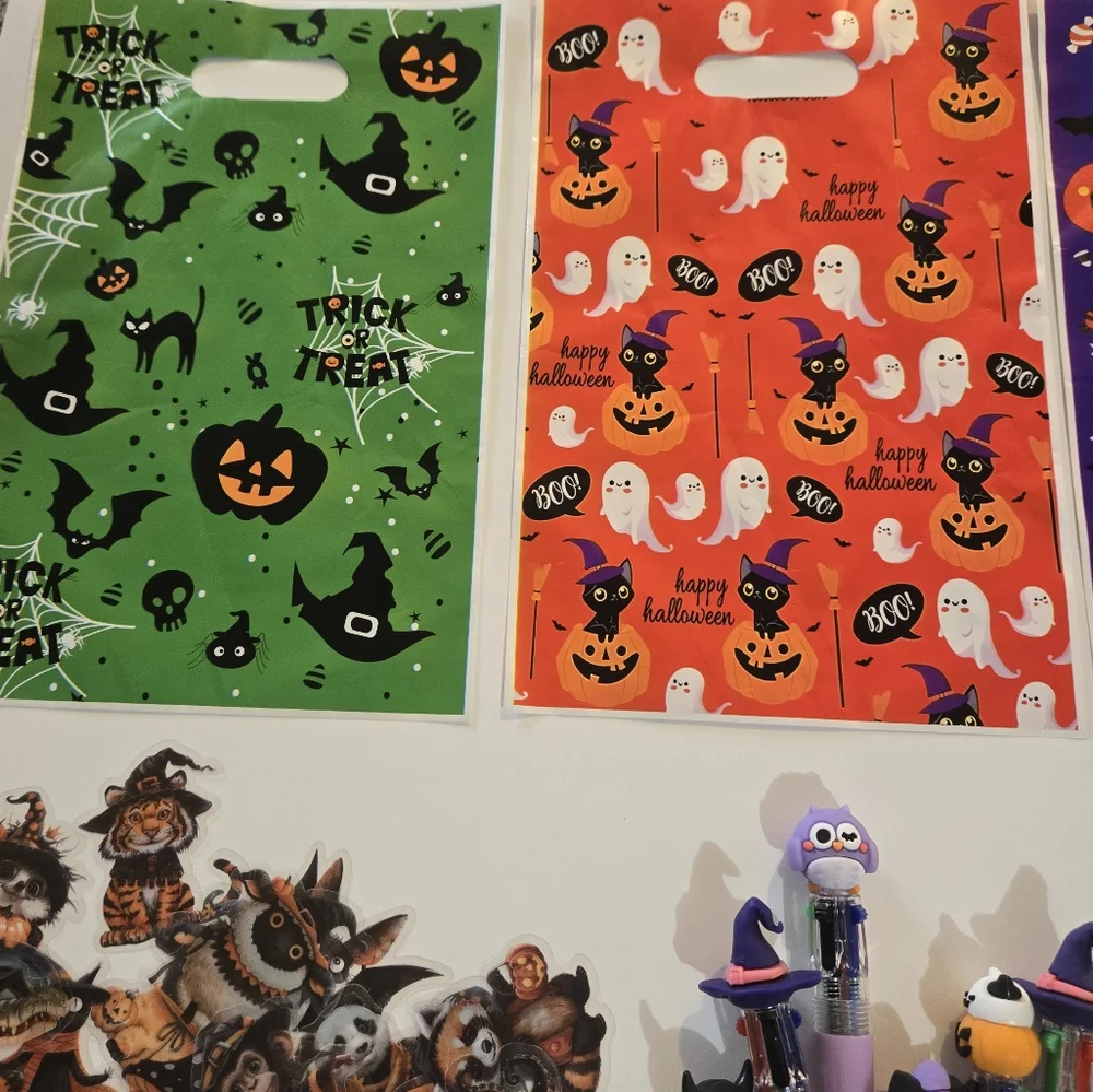 40 Pcs Halloween Themed Grab Bags With Pens, Stickers & Temporary Tattoos Set